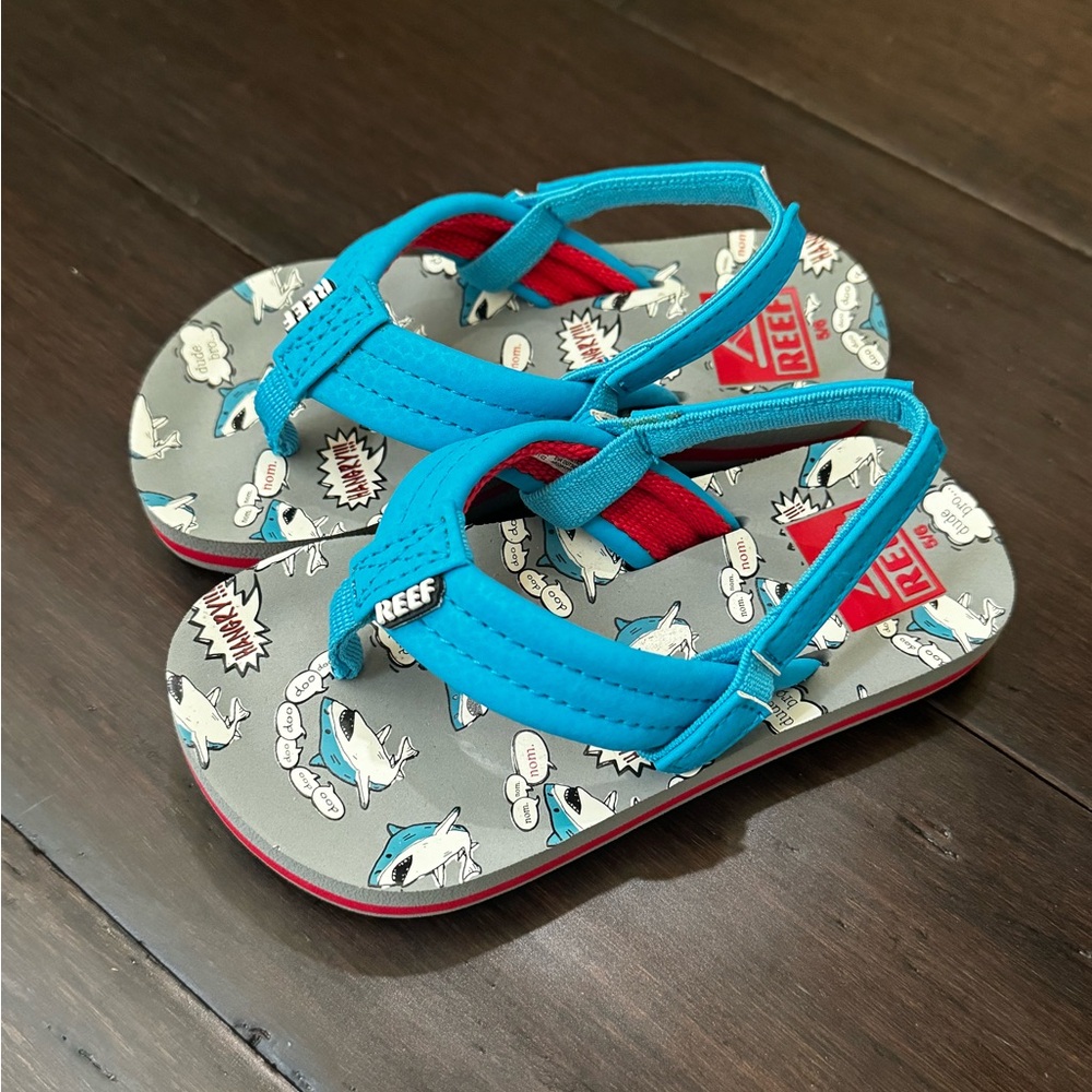 Kids Reef Sandals, size 5/6 NWOT